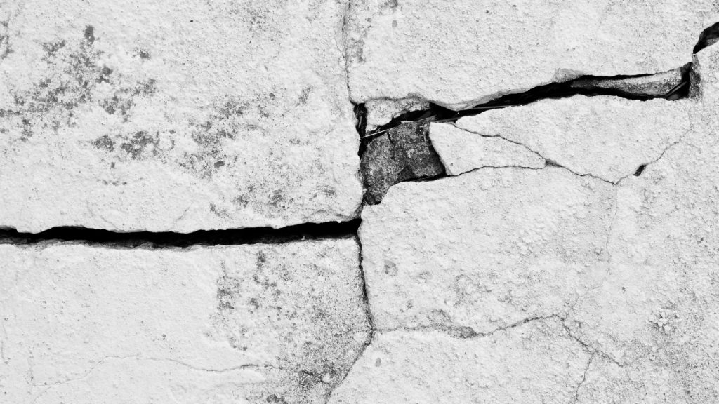 fissures sur le mur